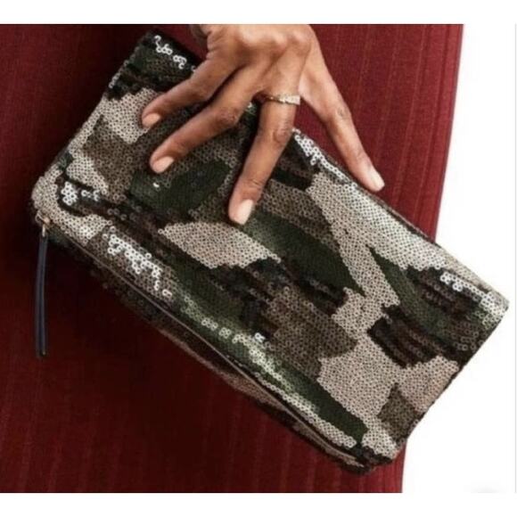 Stella & Dot Margeaux Sequin Abstract Green Tan Camouflage Clutch Purse NWOT - Picture 1 of 4
